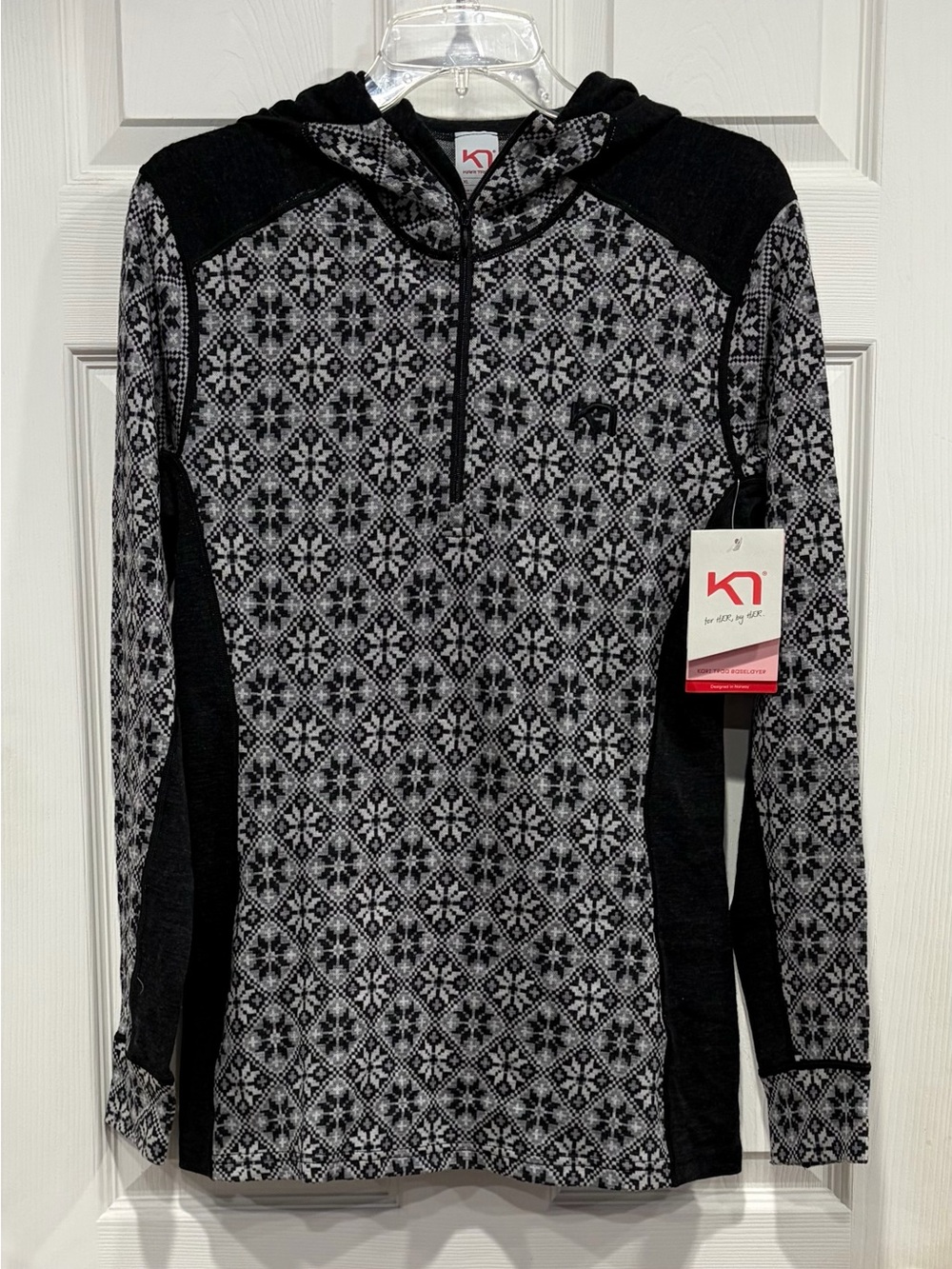 Kari Traa Women's XL Rose Baselayer Hoodie Sweater Black White NWT Pattern